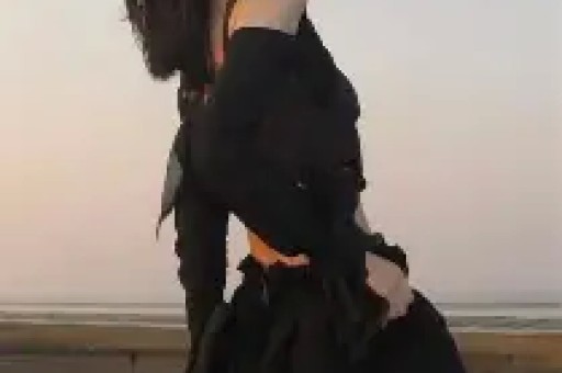 王思聪前女友黄一鸣被曝猛料 被60岁大爷包 嚣张回应 闪闪生父被