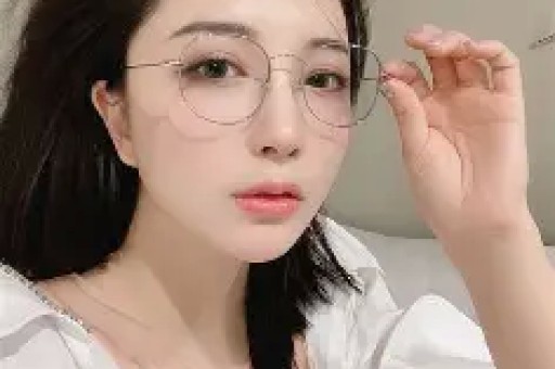 网红“迅猛龙特蕾莎”会员直播引热议因操作失误公开回应真相！